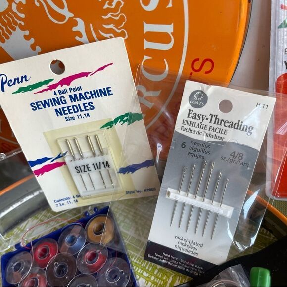 Vintage Sewing Needles Nurge Bobbins Pin Cushions Scissor Thread Neiman’s Tin - Picture 9 of 16